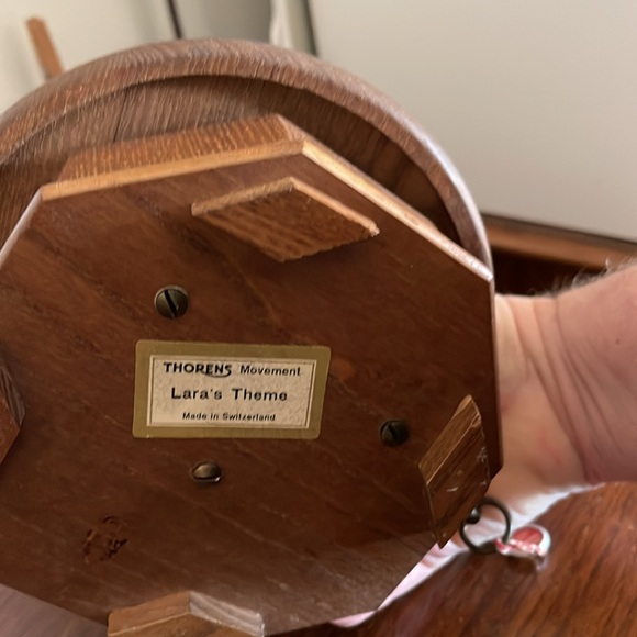 Rare ANRI Thorens "Lara’s Theme" Music Box: Made in Switzerland snow sled - Picture 7 of 9